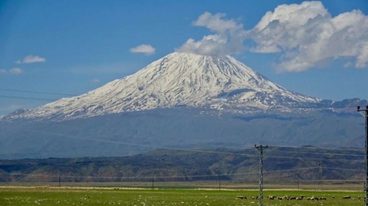 'Türkiye'nin çatısı' Ağrı Dağı manzarasıyla büyülüyor 1