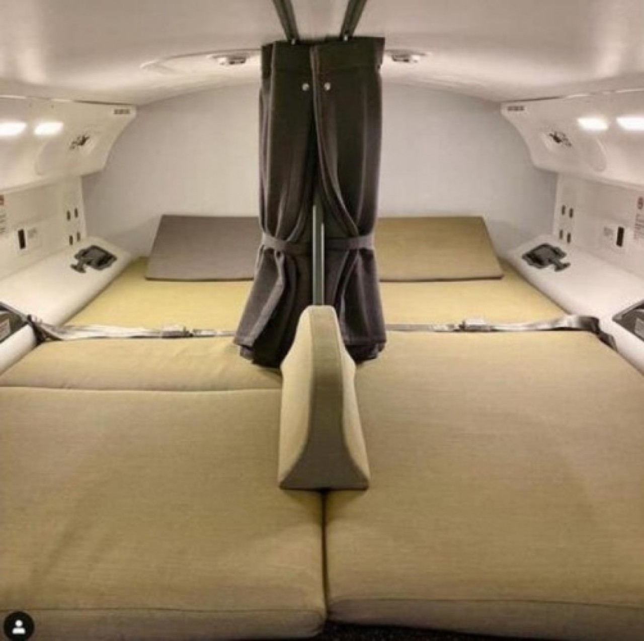 Yolcuların aklına bile gelmez! İşte uçaklarda kimsenin bilmediği bölme 3