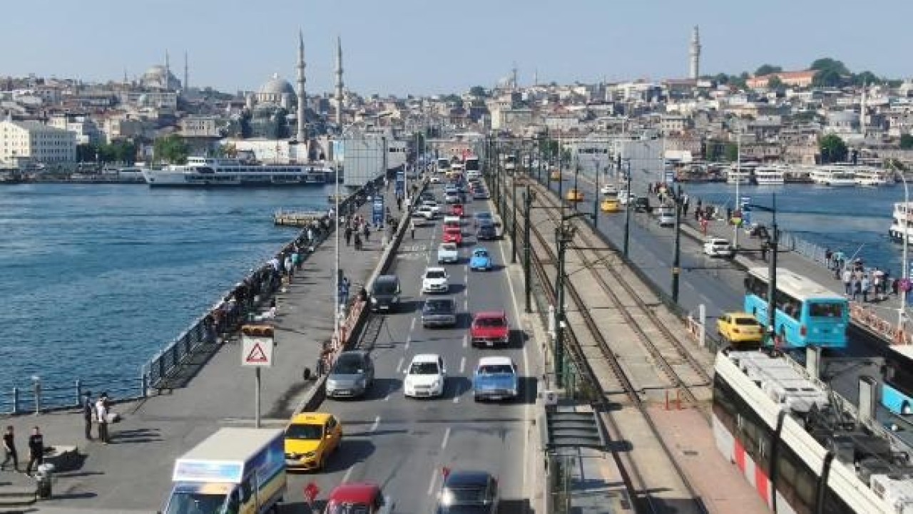 Galata Köprüsü'nde 100 klasik otomobil ile 100. Yıl Konvoyu... 2