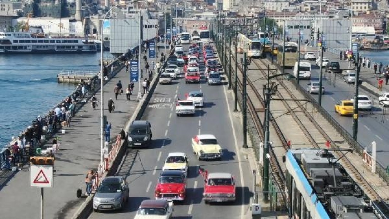 Galata Köprüsü'nde 100 klasik otomobil ile 100. Yıl Konvoyu... 3