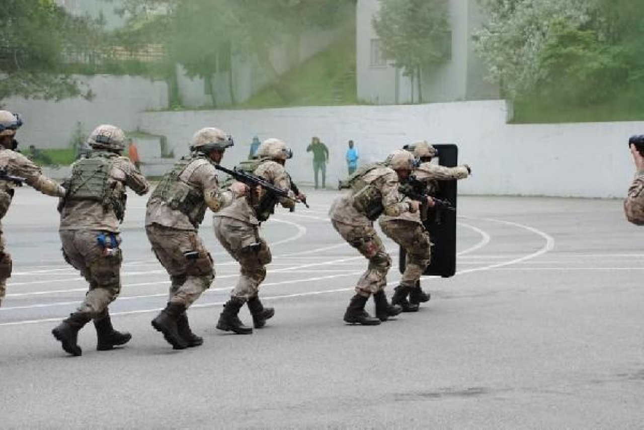 Jandarmadan,  astsubay adaylarına nefes kesen tatbikat 5