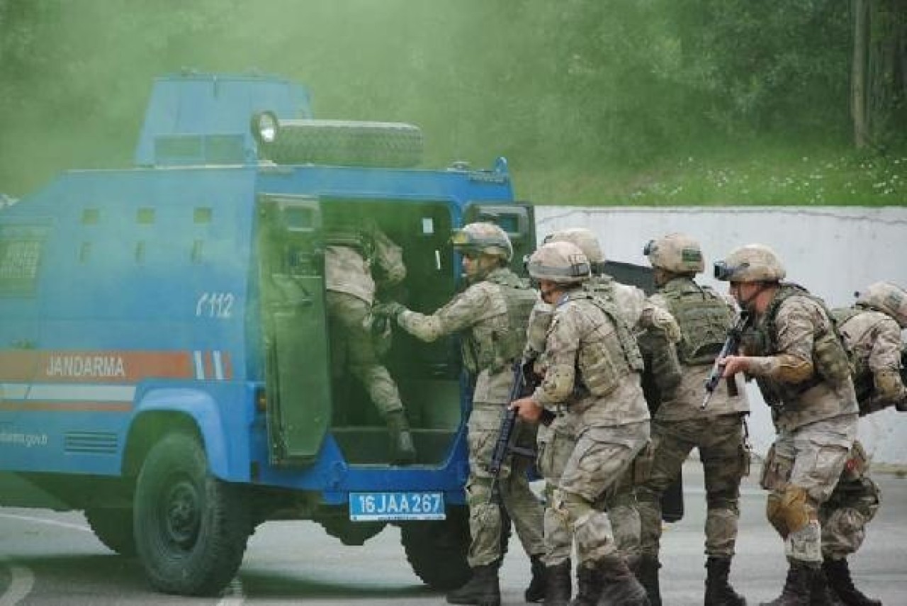 Jandarmadan,  astsubay adaylarına nefes kesen tatbikat 1