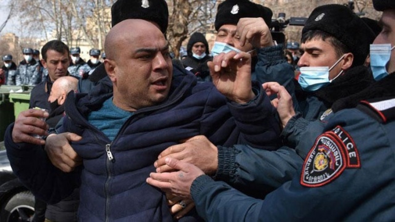 Ermenistan'da darbe: İşte ilk görüntüler 1