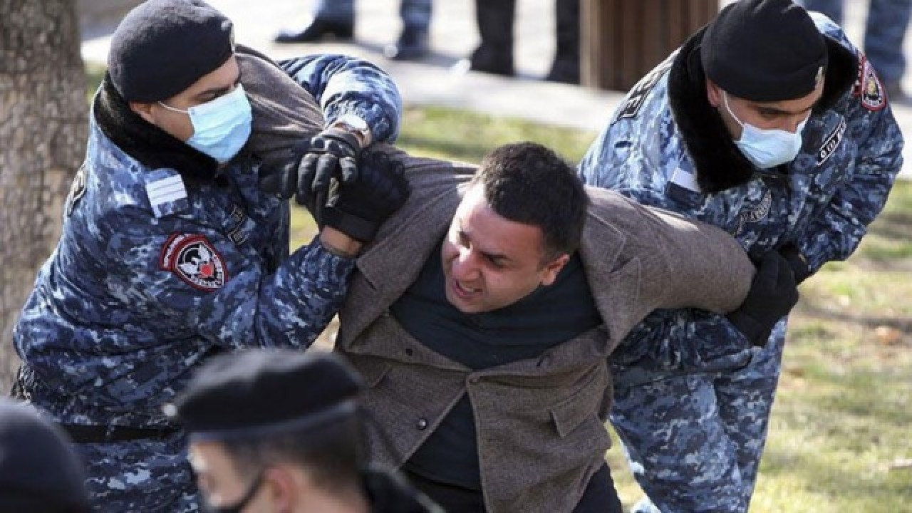 Ermenistan'da darbe: İşte ilk görüntüler 7