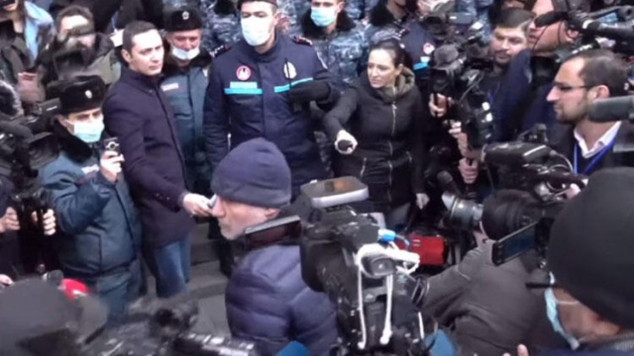 Ermenistan'da darbe: İşte ilk görüntüler 6