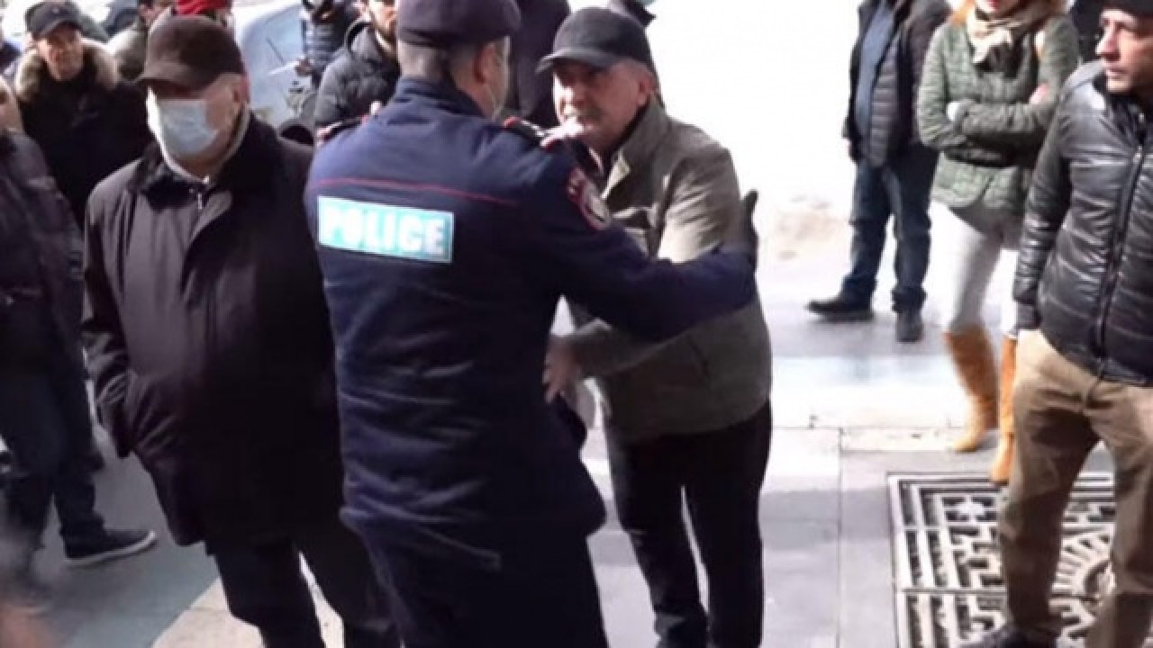 Ermenistan'da darbe: İşte ilk görüntüler 3