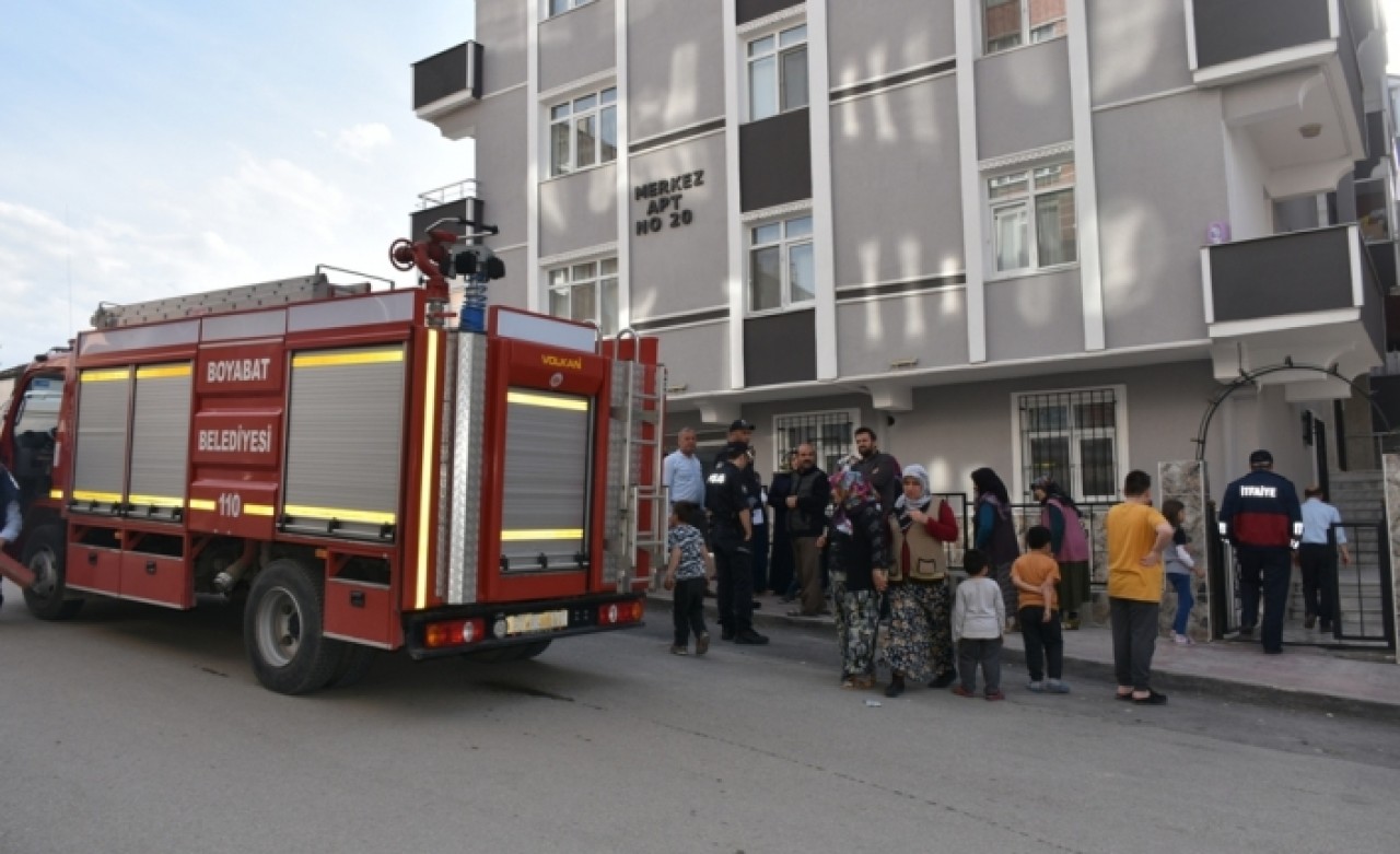 Asansöre sıkışan çocuk ağır yaralandı