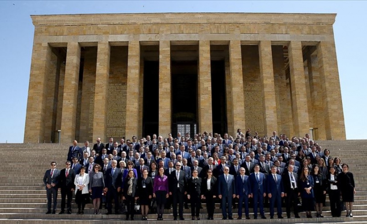 Bakan Pekcan,  ticaret müşavirleri ve ataşelerle Anıtkabir'i ziyaret etti