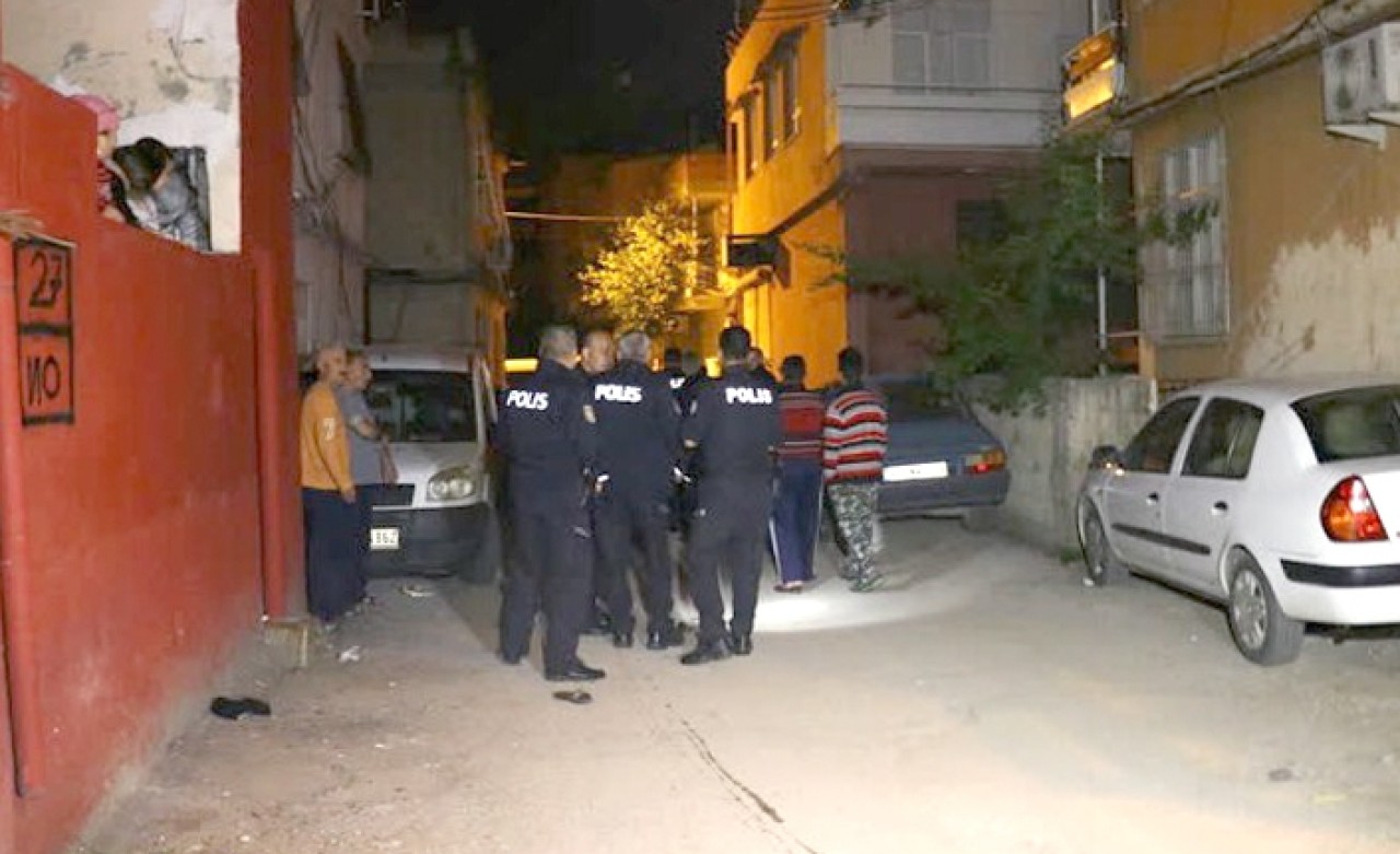 Bekçilerden kaçtılar ama...