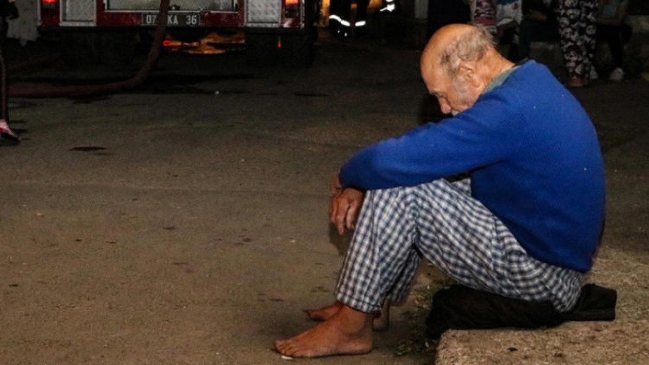 Evi yanan yaşlı adamdan şok iddia: Akrabalarım yaptı...
