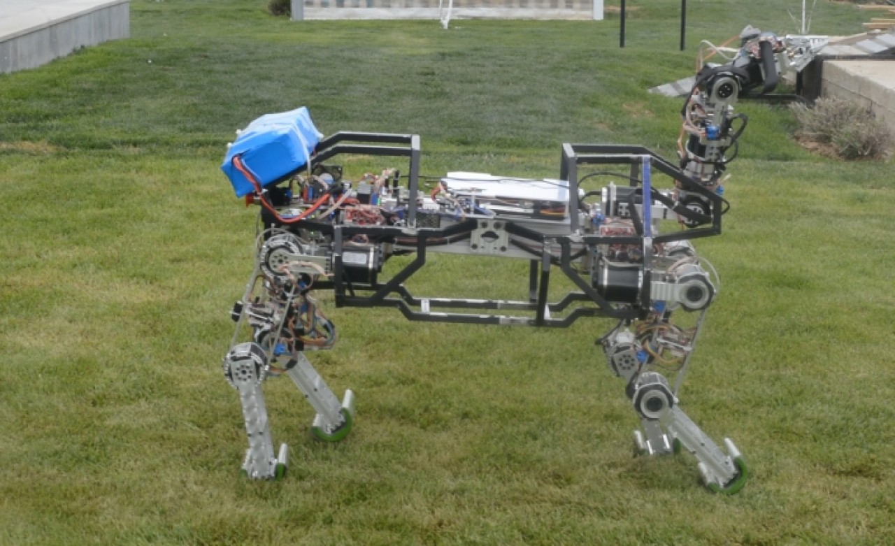 Konya'da 4 ayaklı arazi robotu üretildi