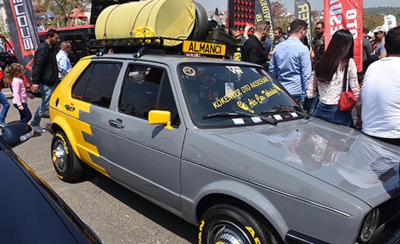 Modifiyeli araç fuarında ilginç olay! Fuar bitti,  araçlara ceza yağdı