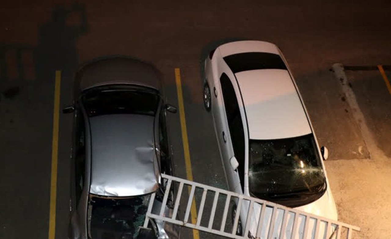 Otomobil 3 metre aşağıya düştü: Yaralılar var