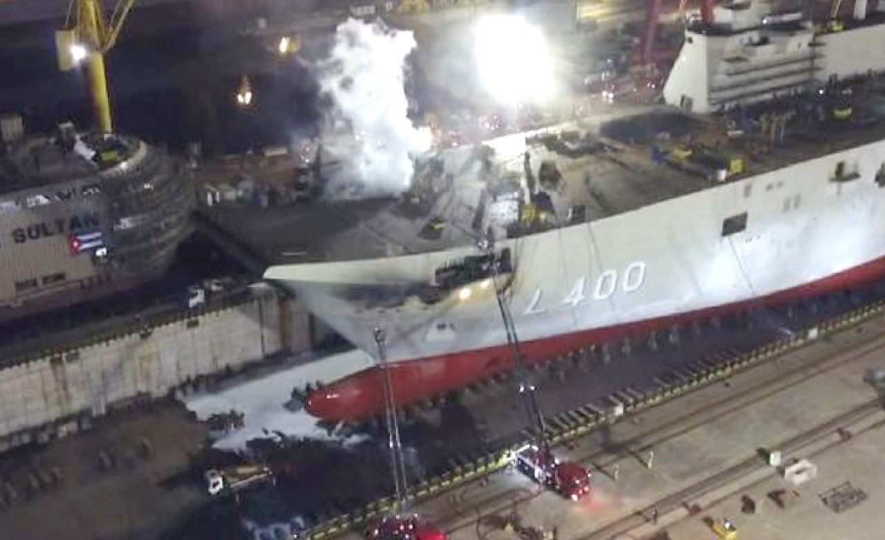 Tuzla'da tersanede yangın