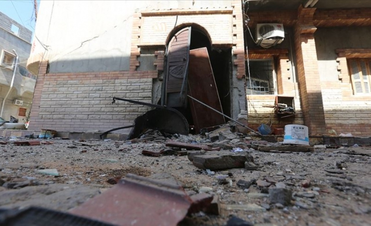 Yabancı savaş uçakları Trablus'ta yerleşim birimlerini vurdu