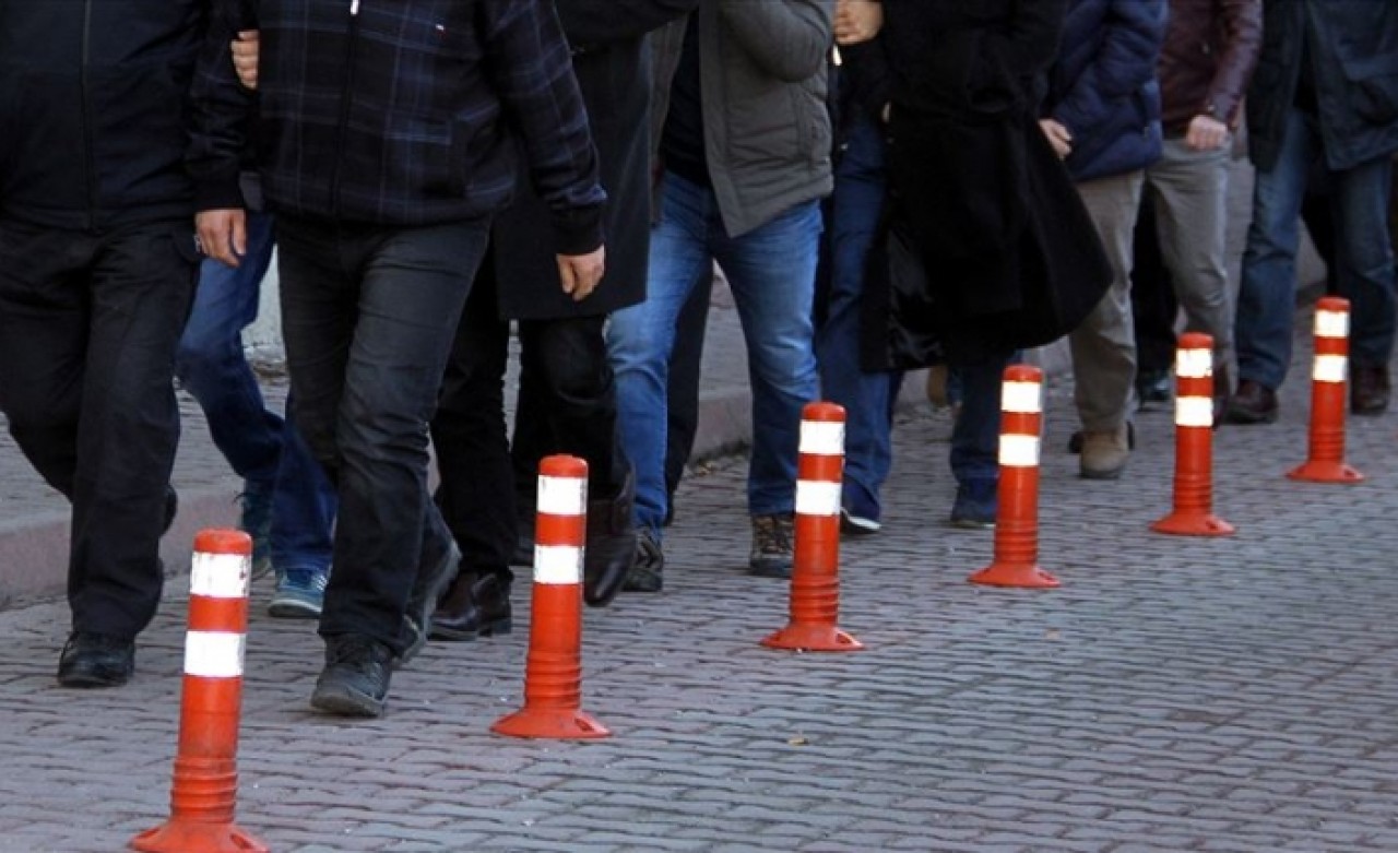 20'si aktif görevde 27 asker hakkında FETÖ'den gözaltı kararı