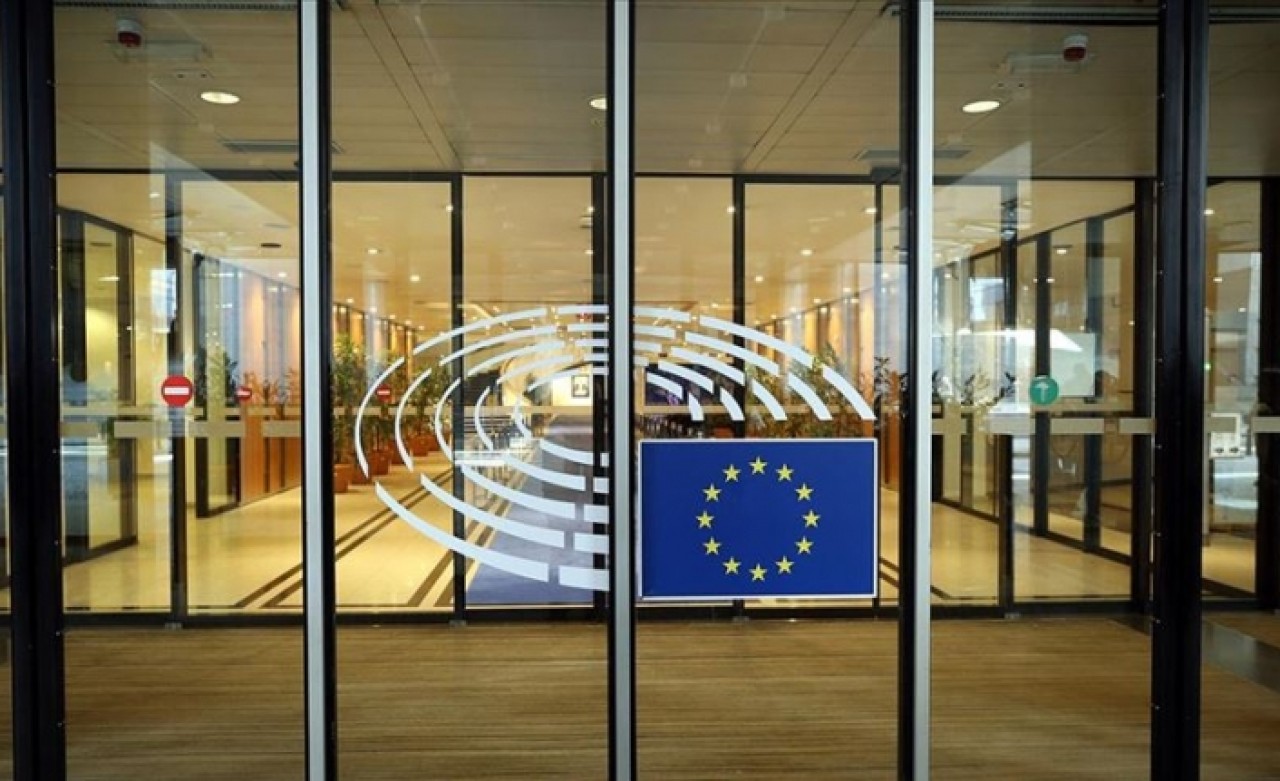 AB'de 'taht oyunları' başladı