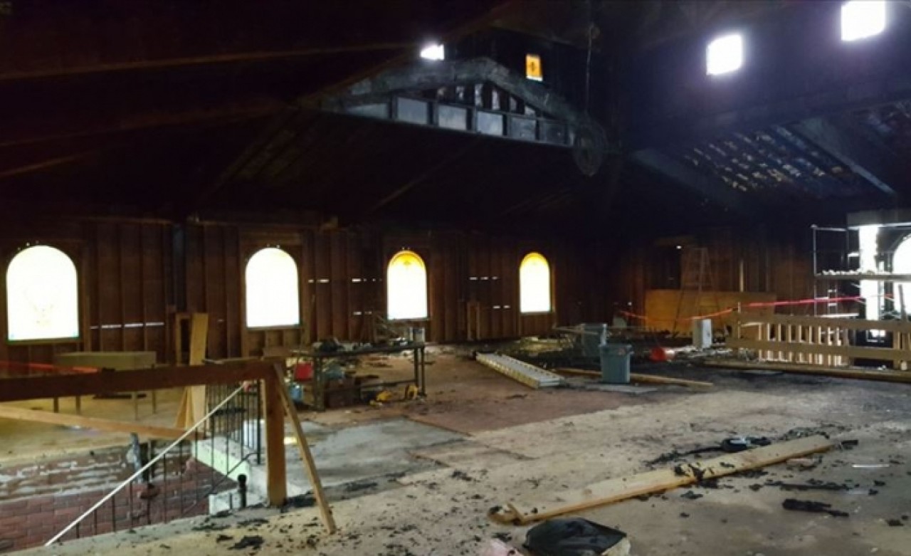 ABD'de kundaklanan camide hasar büyük