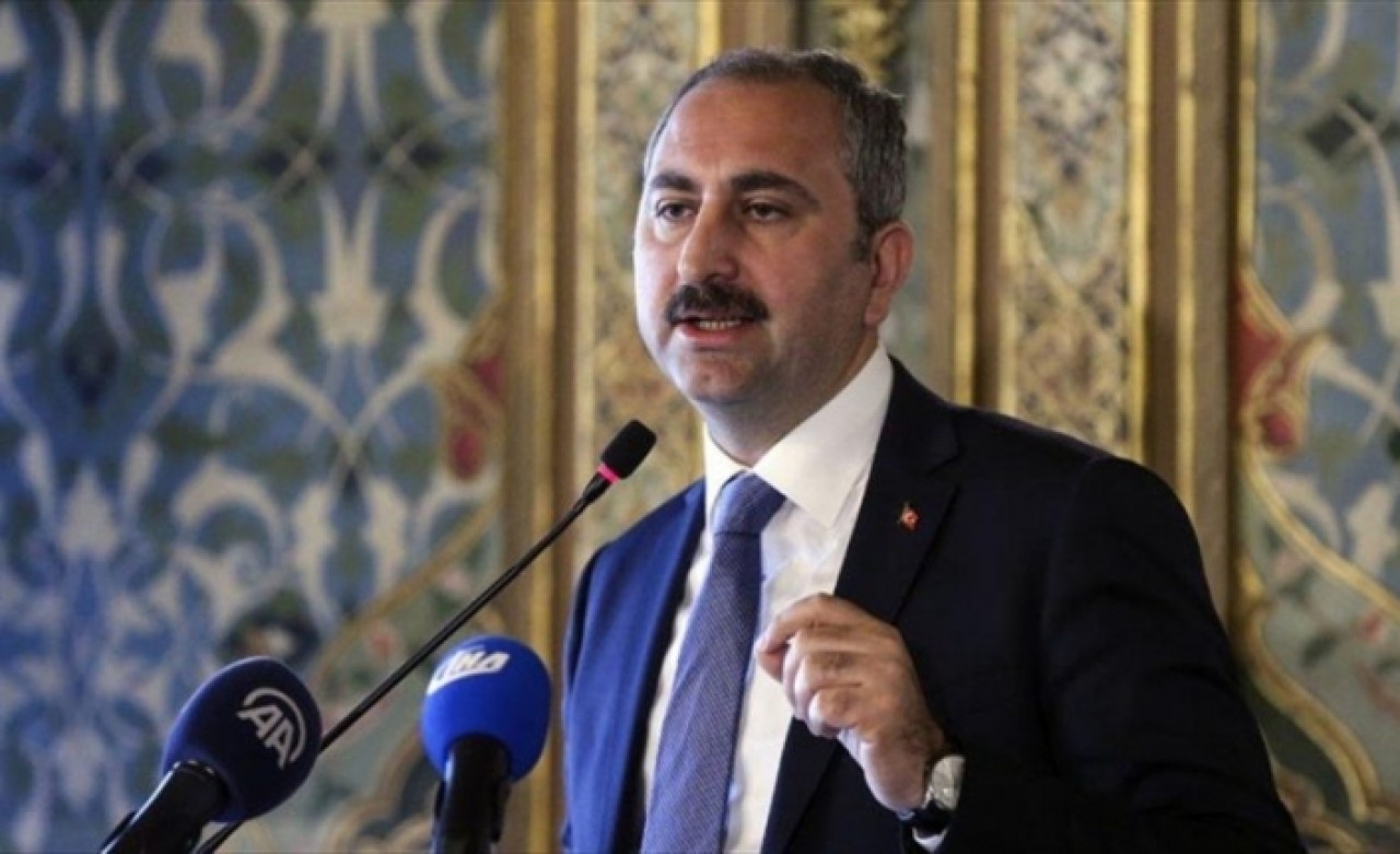 Adalet Bakanı Gül’den sert sözler: YSK üyelerini hedef göstererek itibar cellatlığı yapamazsınız