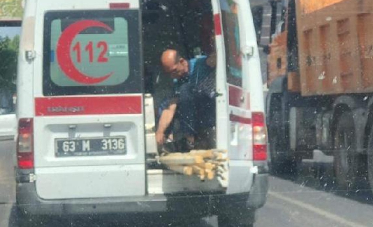 Ambulansta kereste taşınmasına sosyal medyada tepki 