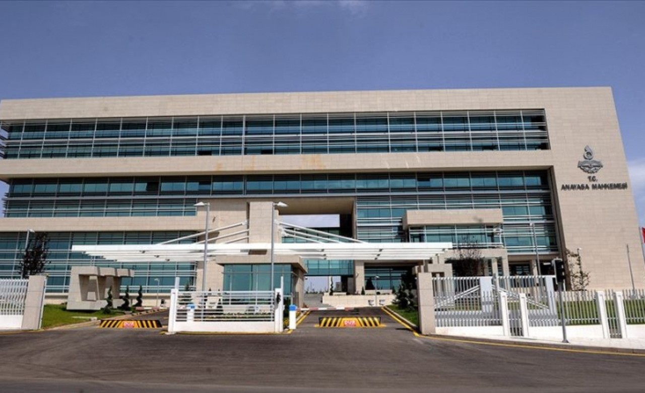 Anayasa Mahkemesi'nden 'vekalet ücreti' kararı