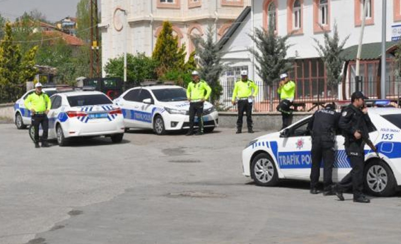 Ankara'da kaçmaya çalışan sürücü bir polisi şehit etti