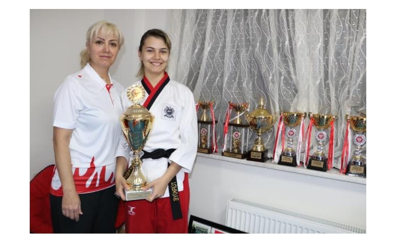 Antrenör annesiyle 9 yılda 121 madalya kazandı