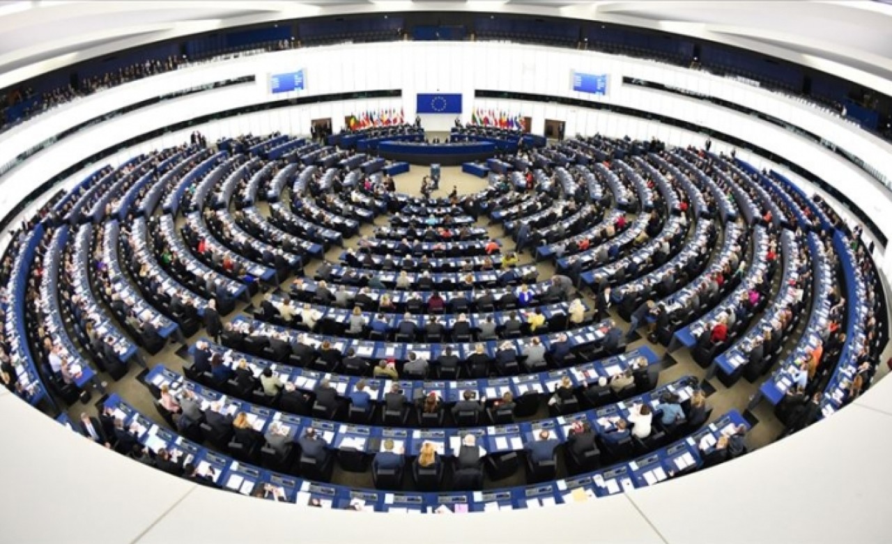 AP seçimlerinde aşırı sağcı partiler ile Yeşiller güç kazandı