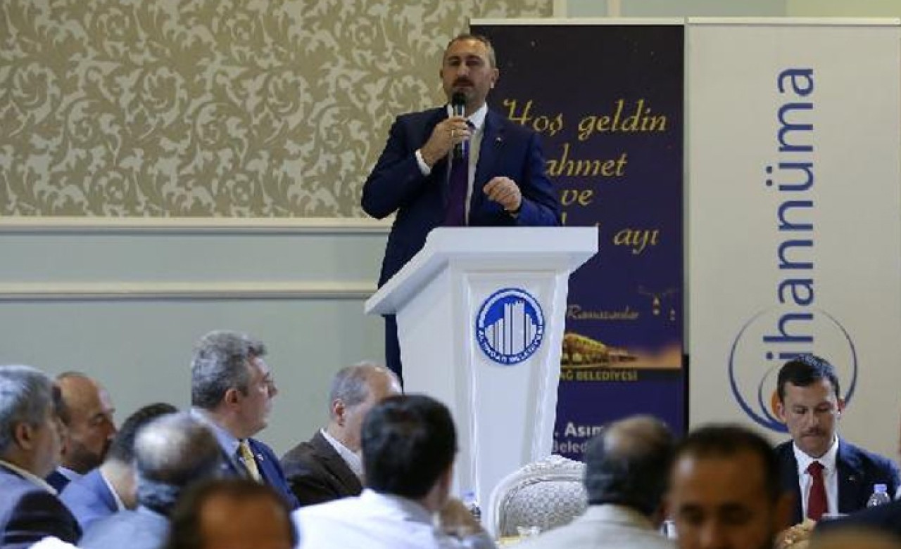 Bakan Gül: Yarım kalan afişi İstanbul'da tekrar asacağız