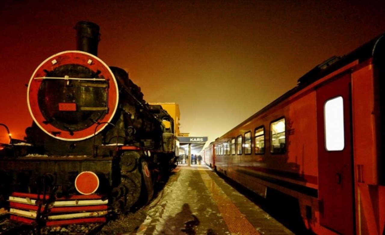 Bakan Turhan 'Turistik Doğu Ekspresi' için düğmeye bastı