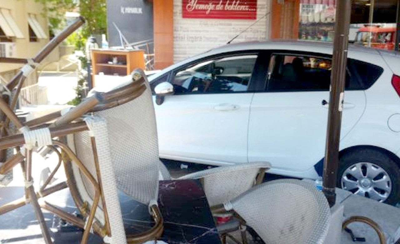 Bakırköy'de panik anları! Ortalık savaş alanına döndü