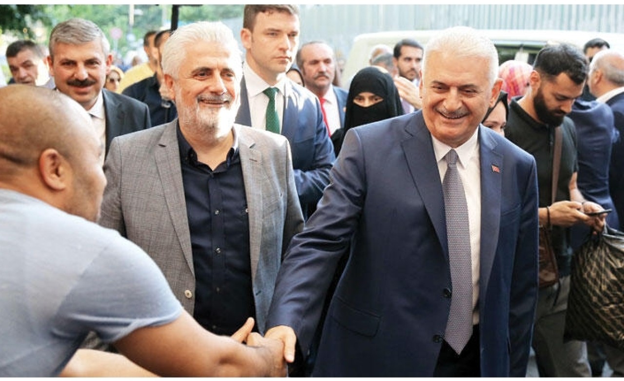 Binali Yıldırım Çarşamba Pazarı’nı gezdi