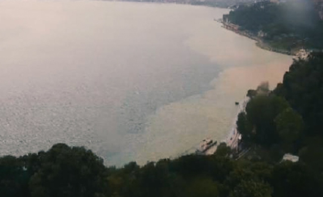 Boğaz'a çamur aktı