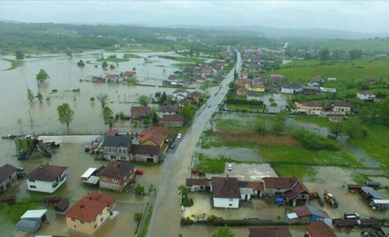 Bosna Hersek'teki sel hayatı olumsuz etkiledi