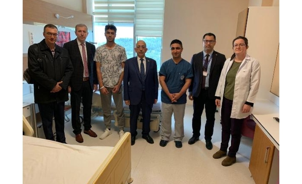 Çanakkale'de kazada yaralanan öğrencilere ziyaret