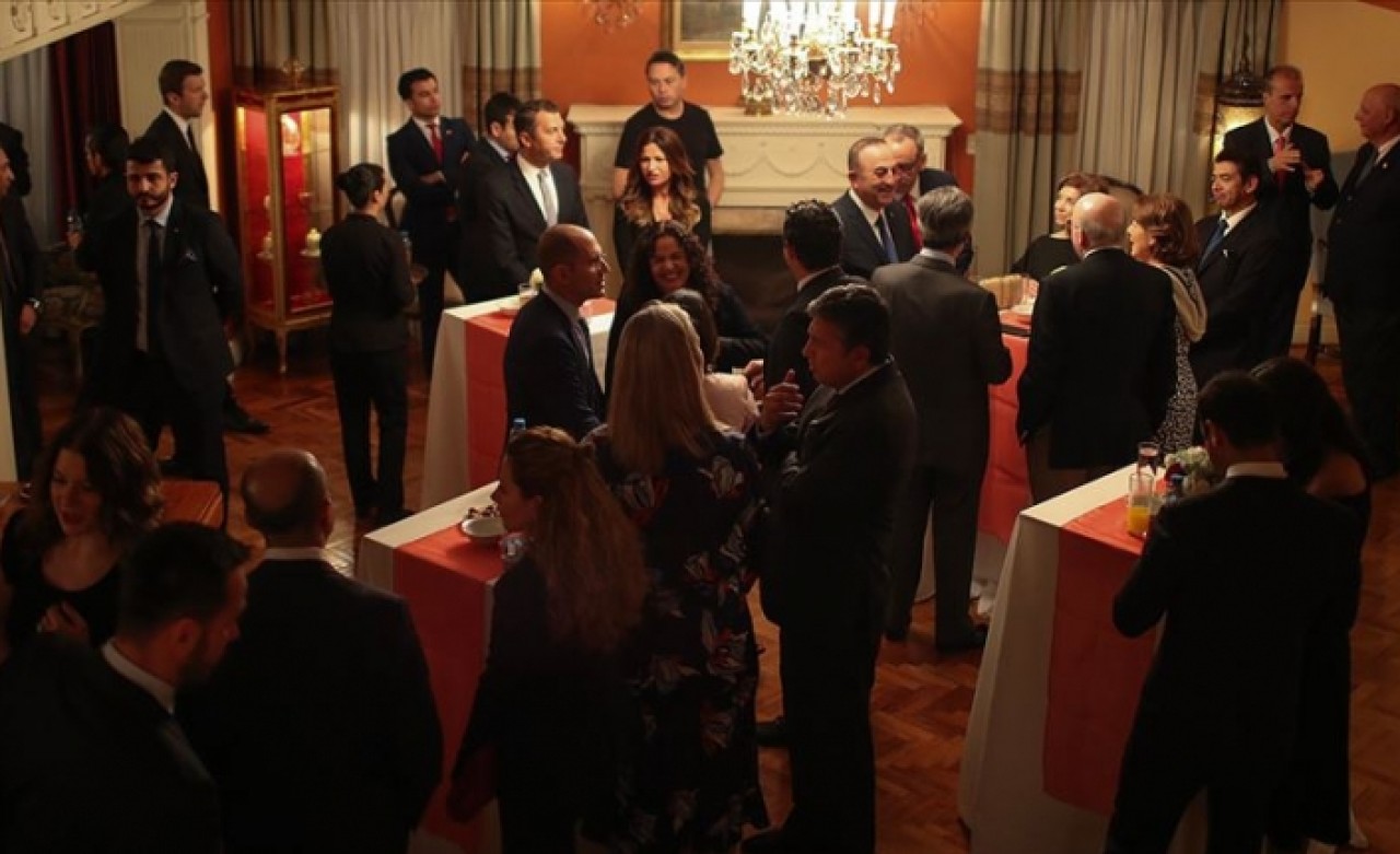 Çavuşoğlu Meksika'daki Türk toplumu ile görüştü