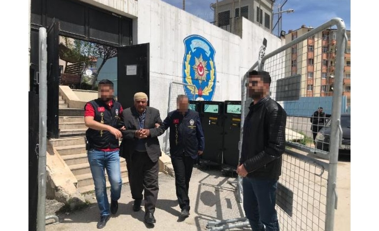 Cinayet zanlıları camide yakalandı