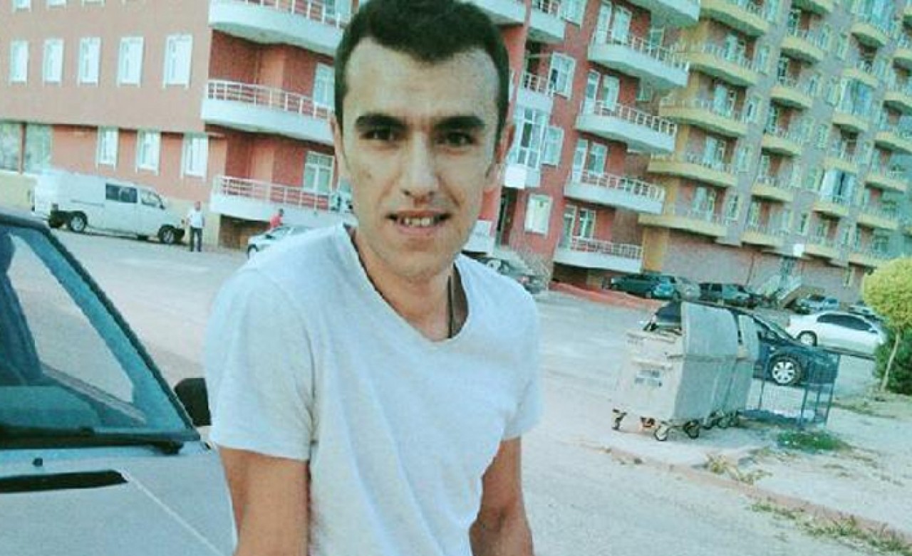 Çocukluk arkadaşlarını öldürüp,  aracıyla birlikte yaktılar