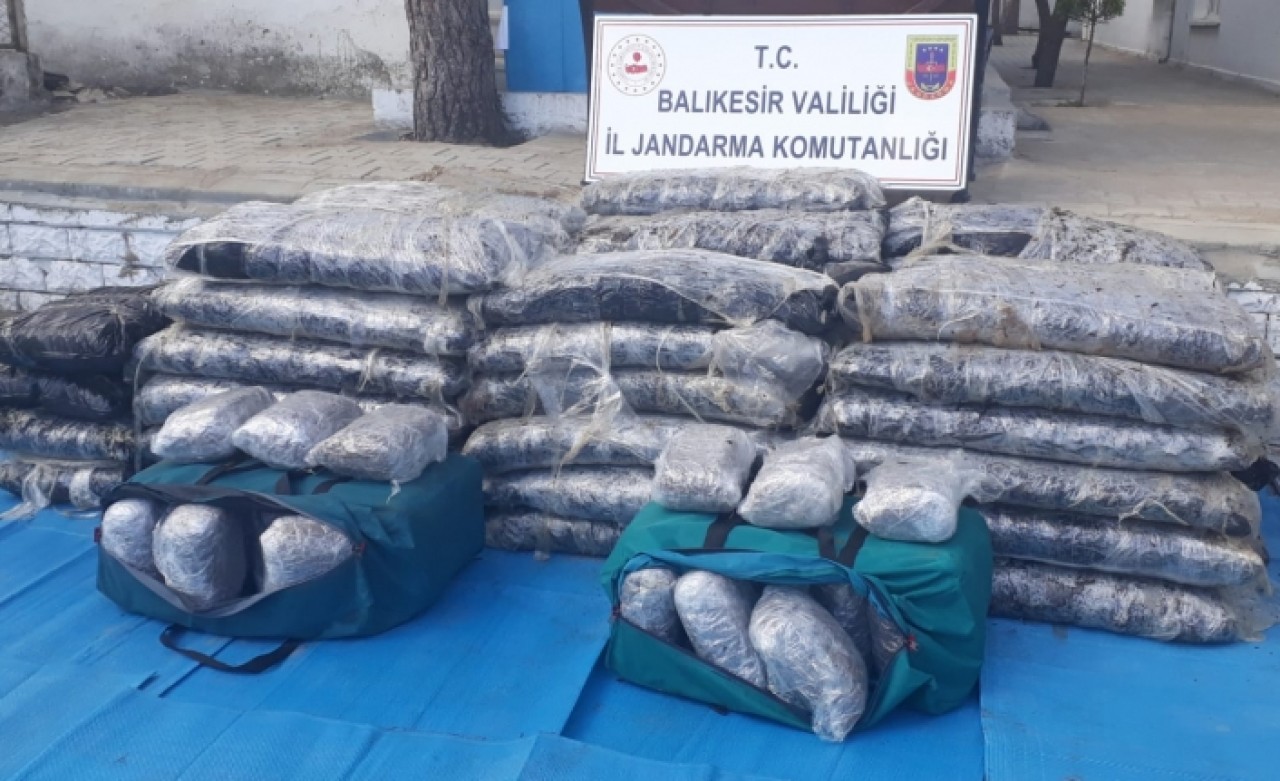 Denizde batan tekneden 1, 1 ton uyuşturucu çıktı