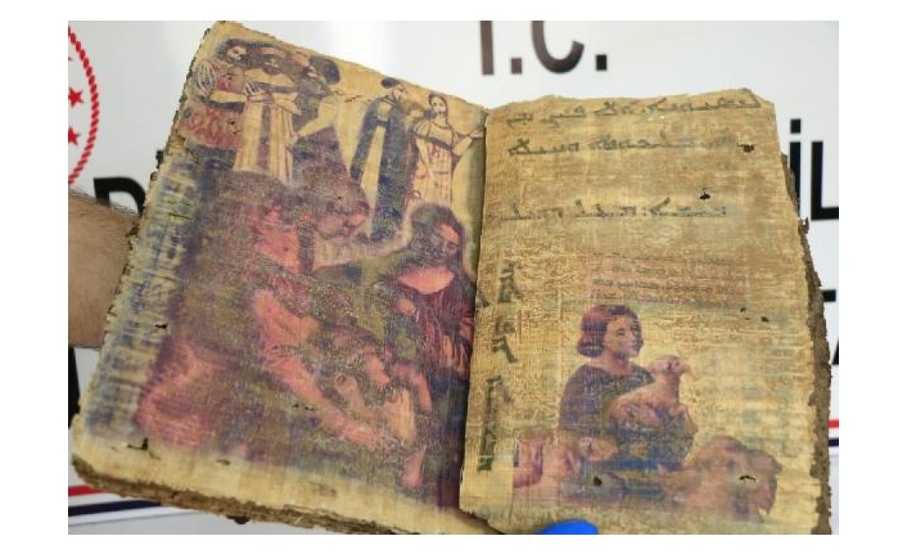 Diyarbakır'da 1400 yıllık dini motifli kitap ele geçirildi