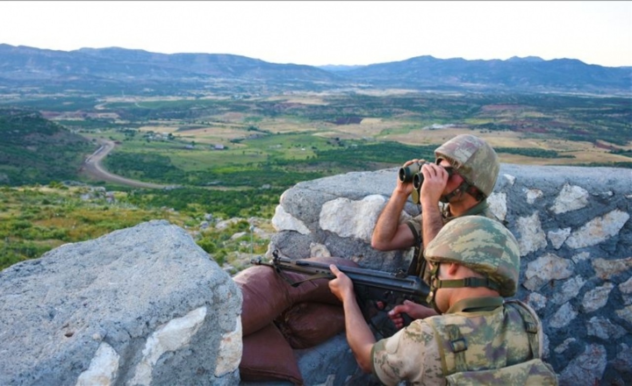 Diyarbakır'da PKK'lı 2 kadın terörist etkisiz hale getirildi