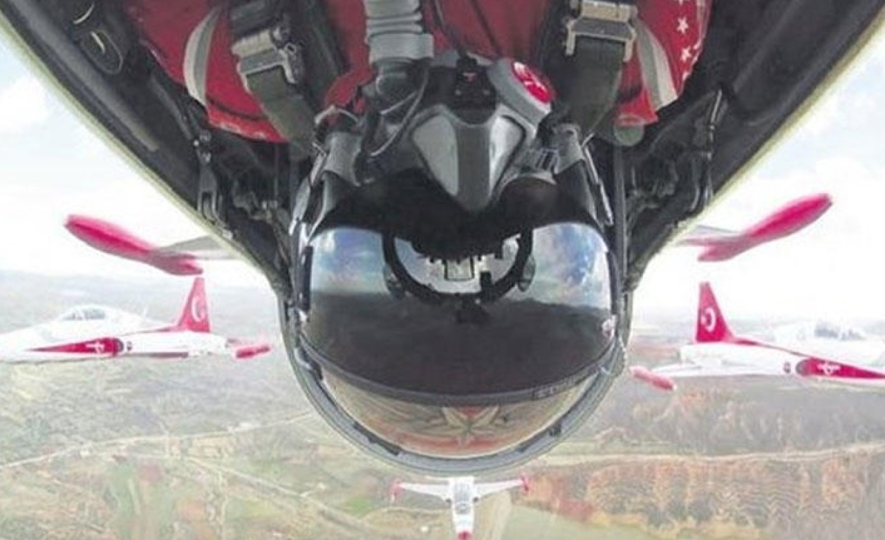 Dünyada bir ilk! Türk pilot tarihe geçti