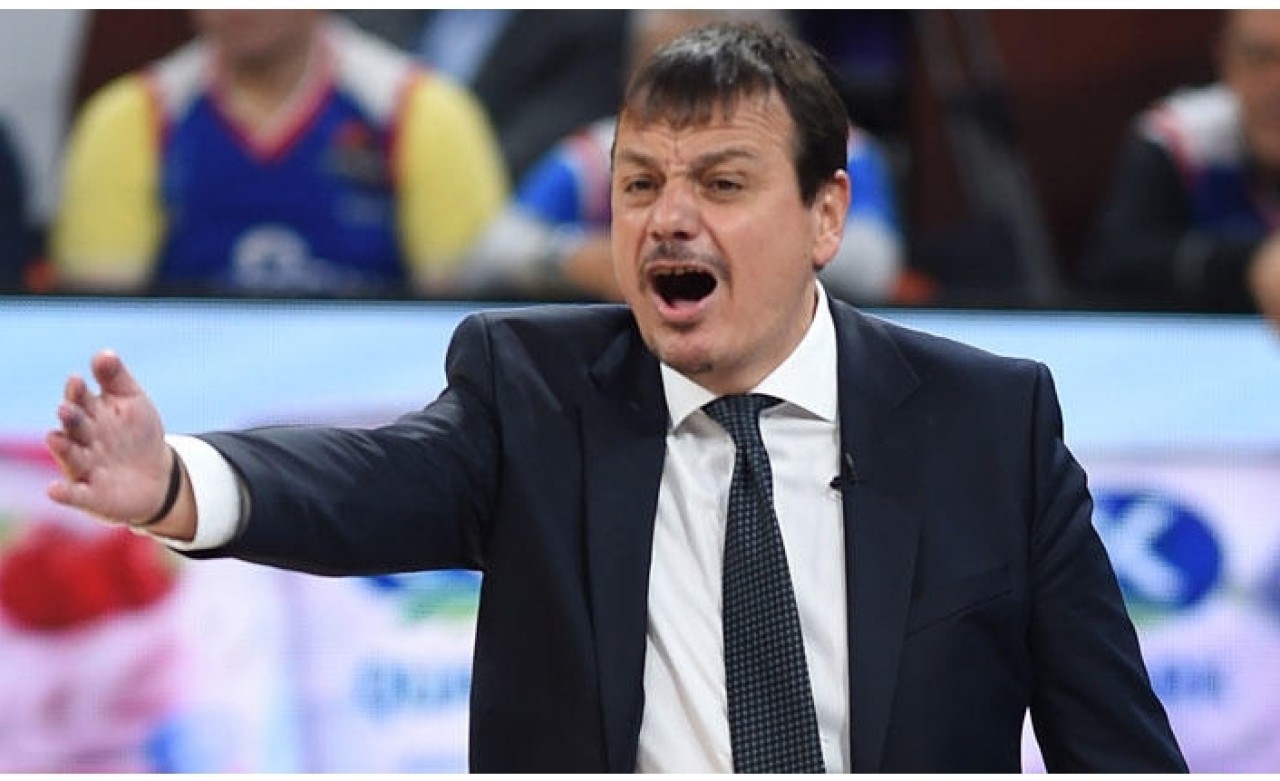 Ergin Ataman: "Buradaki terbiyesizlere teessüf ediyorum"