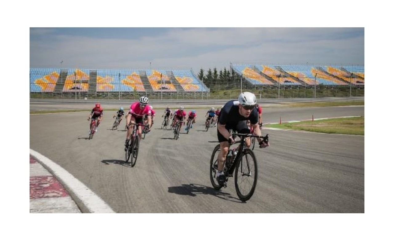 Formula 1 pistinde bisiklet yarışı