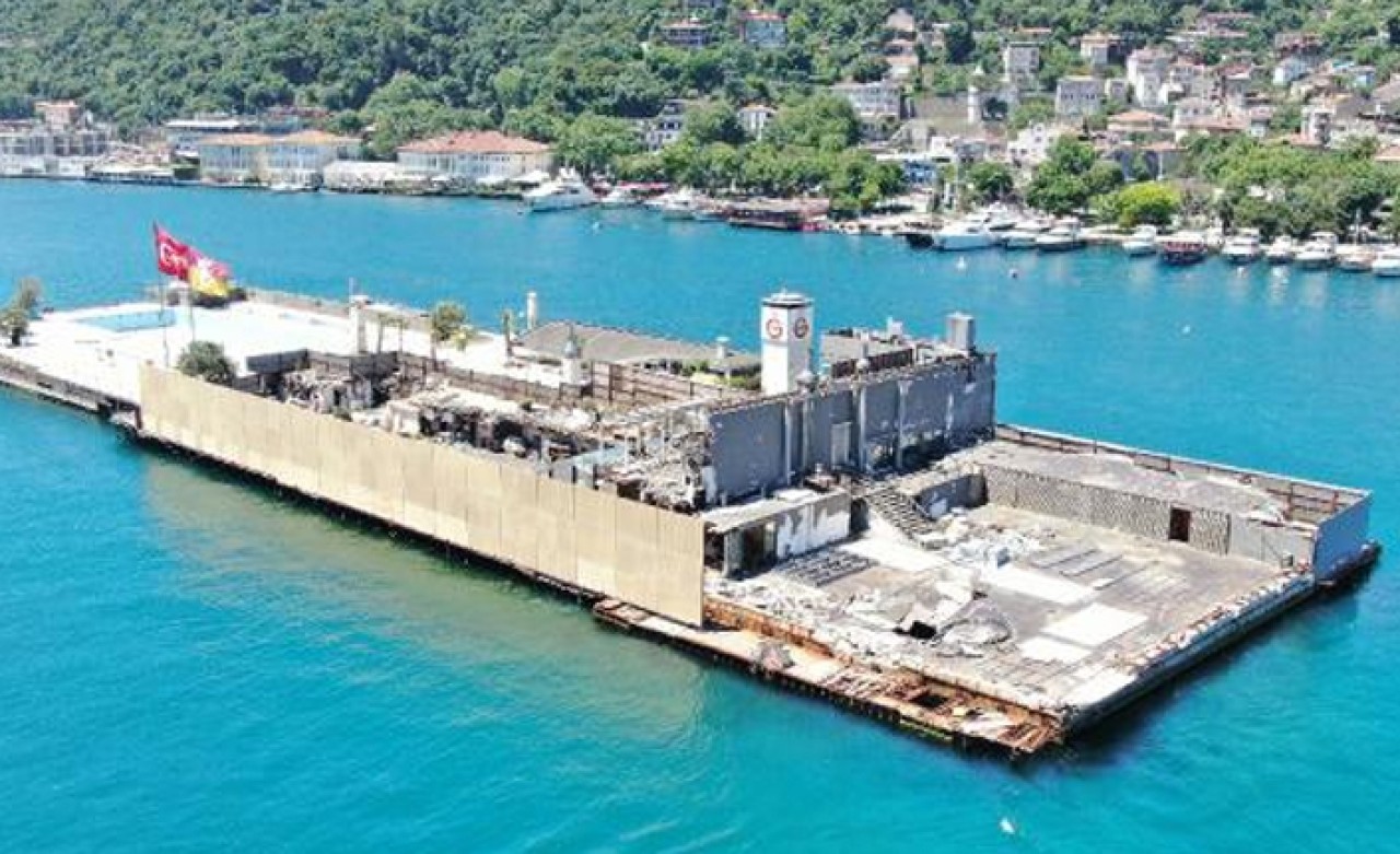 Galatasaray Adası paravanlarla çevriliyor