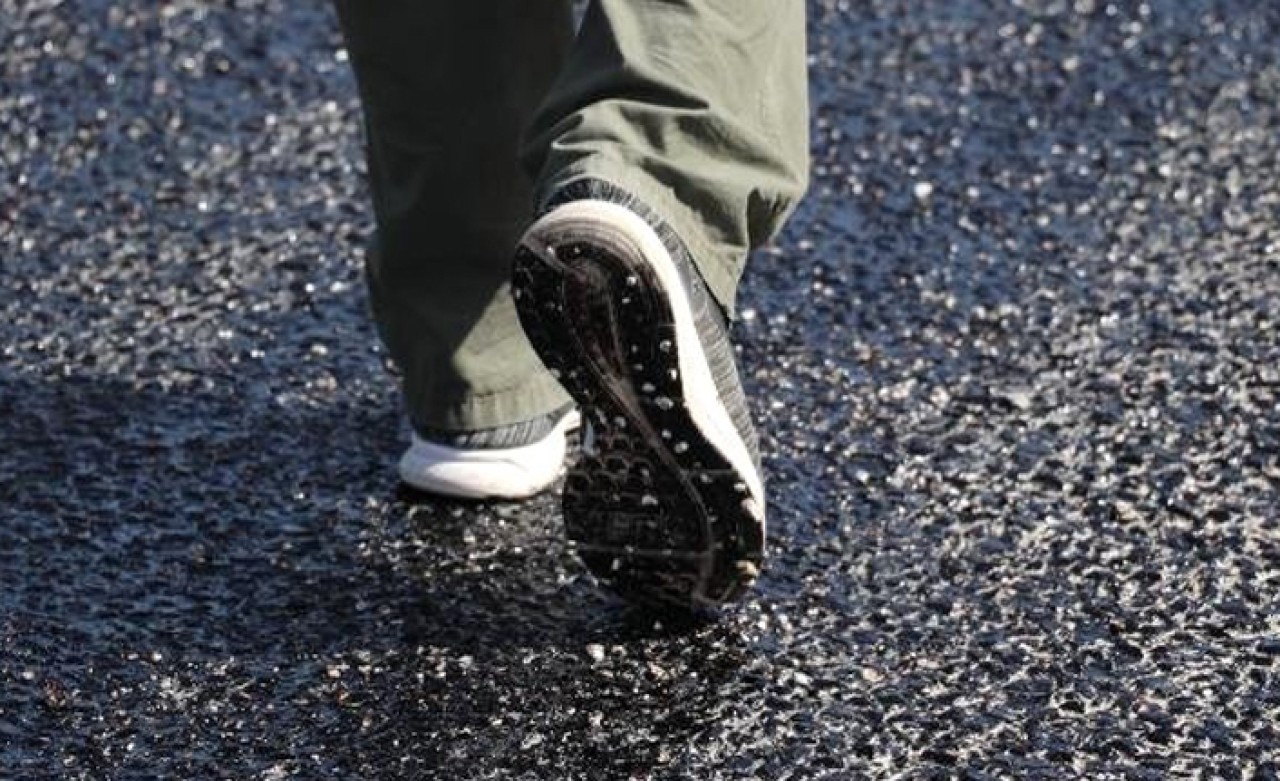 Görüntü bugün Türkiye'de çekildi! Sıcaktan asfalt eridi