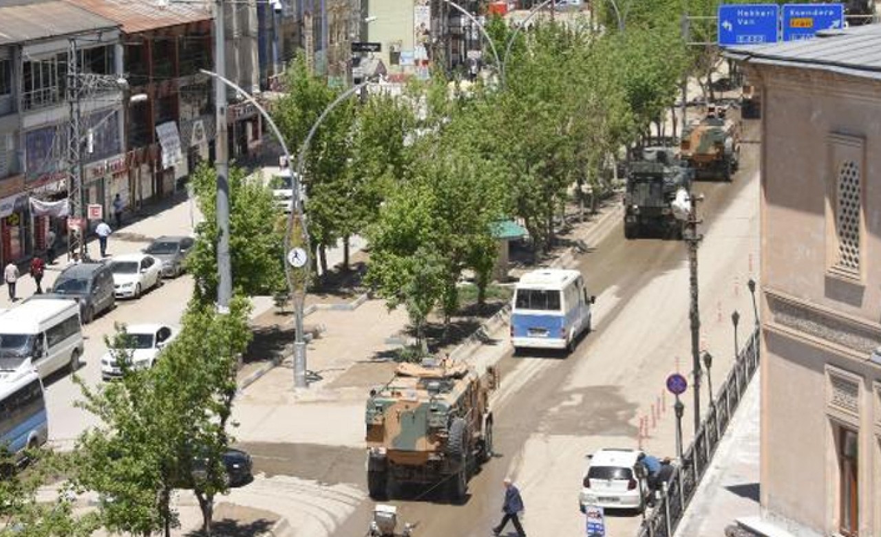 Hakurk'taki PKK hedefleri top atışlarıyla vuruluyor