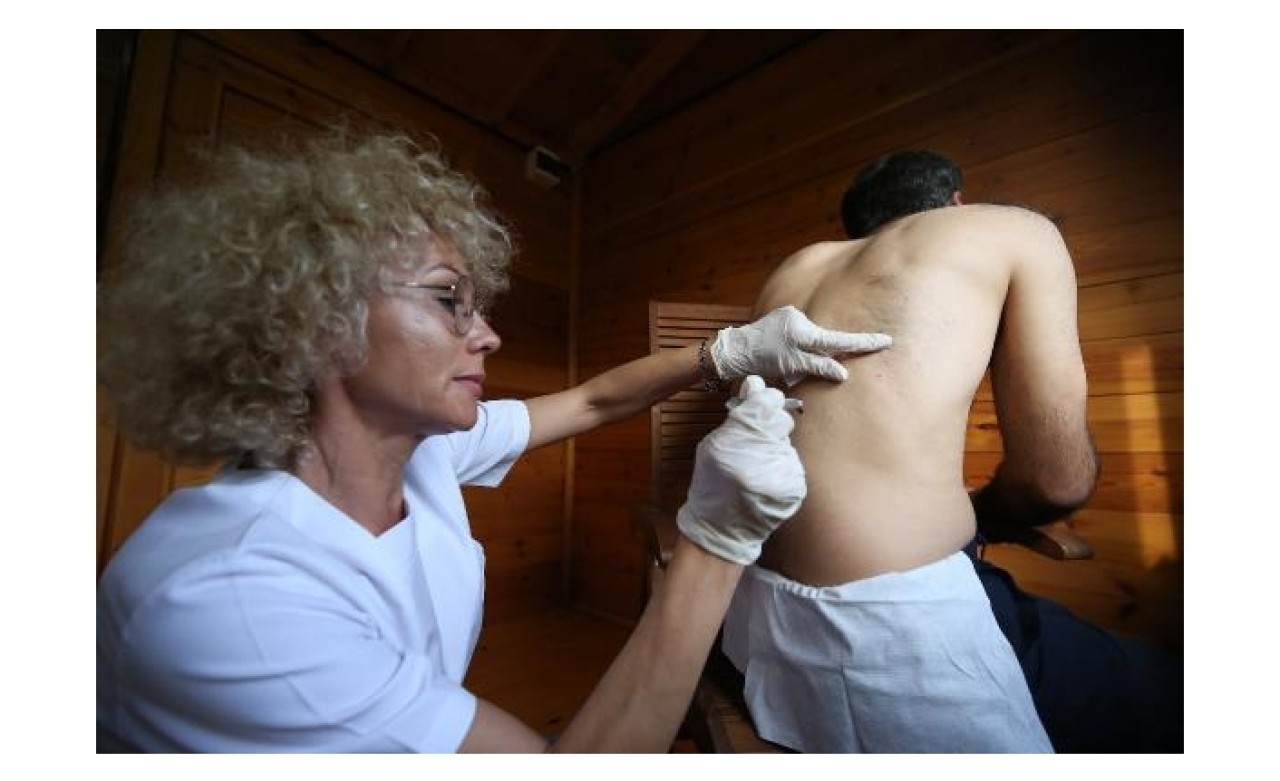 Hastalıkların şifasını arı iğnesinde buluyorlar