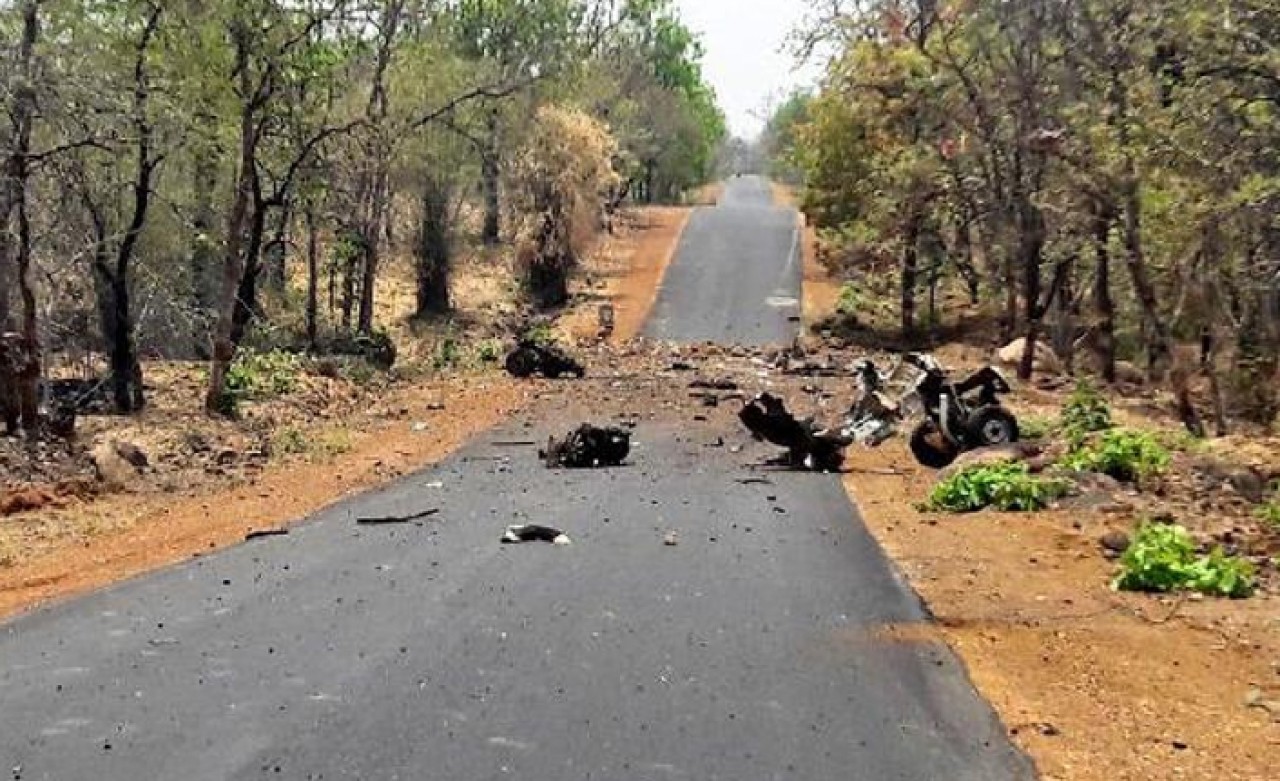 Hindistan’da polis aracına mayınlı saldırı: 16 ölü