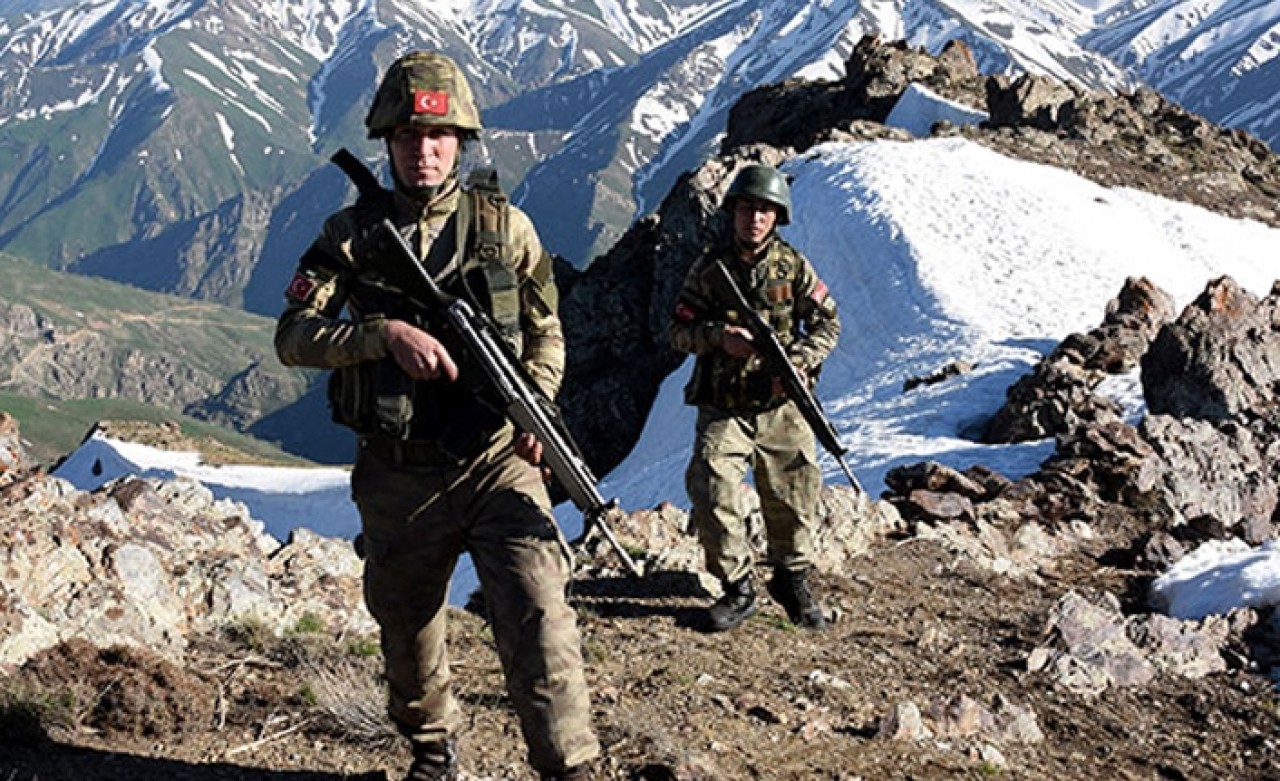 Hudut kartalları,  3 bin 200 rakımda düşmana korku veriyor